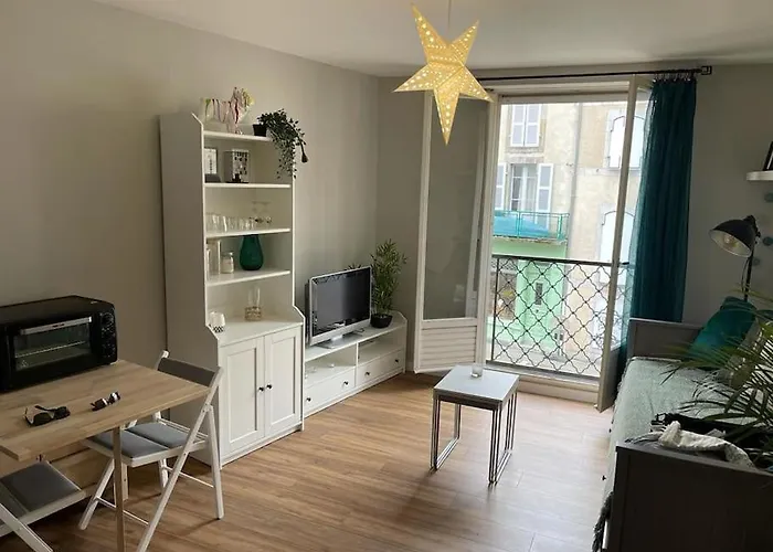 Daire Saint-girons, En Plein Centre